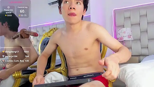 maxxieray (M twink) - two fingers in my ass