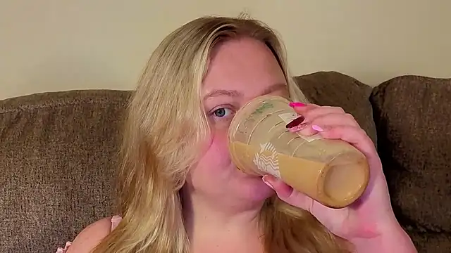 PhatAssBlond webcam