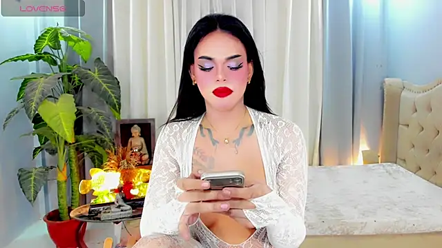 MochaliciousTransOnTop webcam