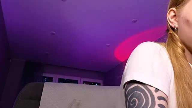 RebeccaAster webcam