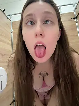 FroggyAnna Live Webcam on Stripchat