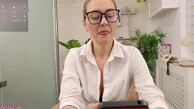 EllaMilf_ webcam