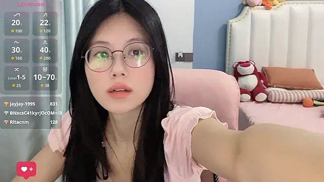Luna-666 live cam on StripChat