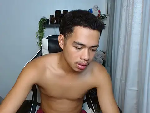 curlyasian_njxx webcam