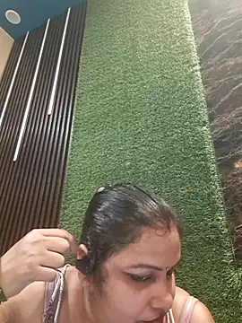 shanvii (F milf) - Split on boobs