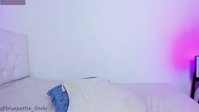 Blue_Petite webcam