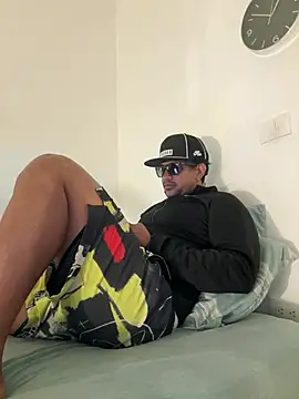 bigdick211292 live cam on StripChat