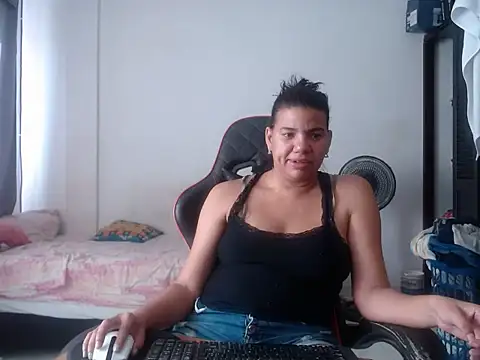 Adriana_0312 webcam