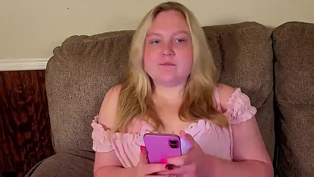 PhatAssBlond live cam on StripChat