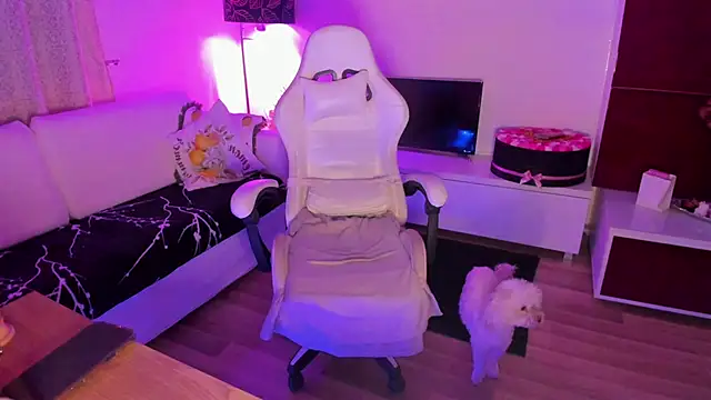serravondeee (F young) - 2 min toy control