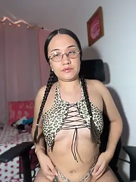 melody_fox26 (F young) - oil on my small tits🔥🔥🔥
