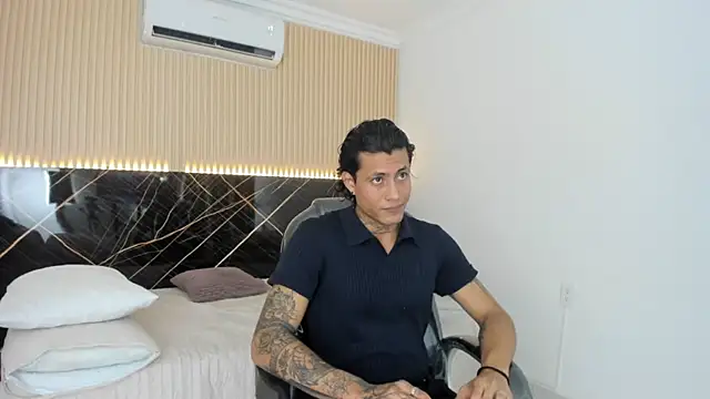 damian_romanoff_ - Damian_romanoff_'s free webcam - UK Sex Cams