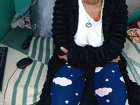 honey_glow_ (F teen) - lets play daddies