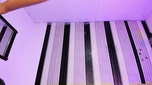 vanessa_wild2 - Vanessa_wild2's free webcam - UK Sex Cams