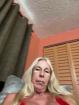 monicaleigh (F mature) - Make me squirt take control of my toy