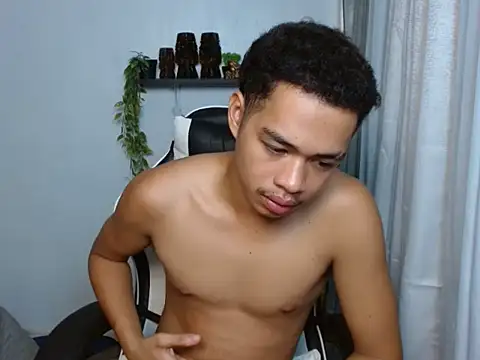 curlyasian_njxx webcam