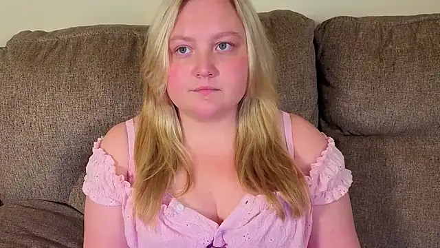 PhatAssBlond webcam