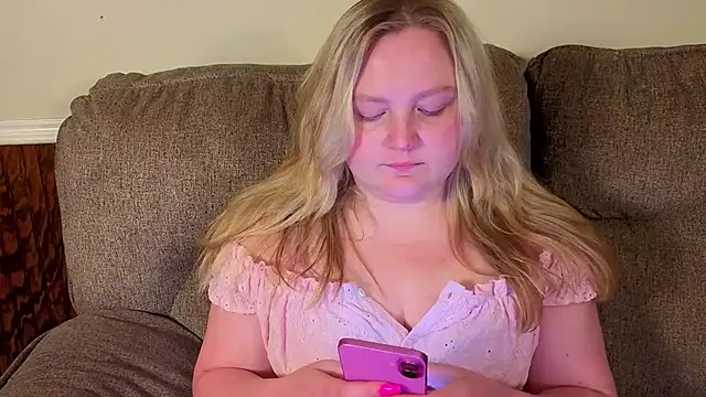PhatAssBlond webcam