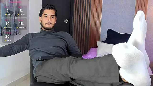 luciano_vitale live cam on StripChat
