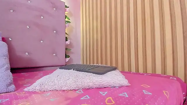 lovely__kiss__ live cam on StripChat