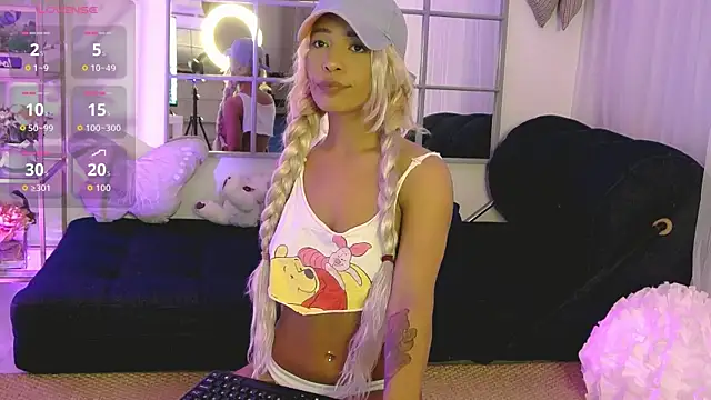 SarahRaynex live cam on StripChat