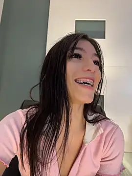 Maddison_Foxxx live cam on StripChat
