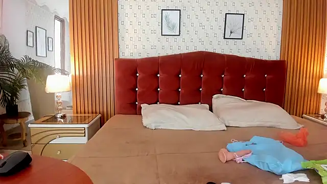 SophiieCalloway1 live cam on StripChat