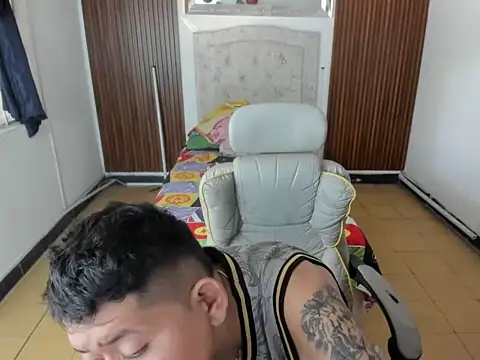 luis_david_col live cam on StripChat