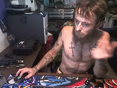 CloudDadddyyy live cam on StripChat