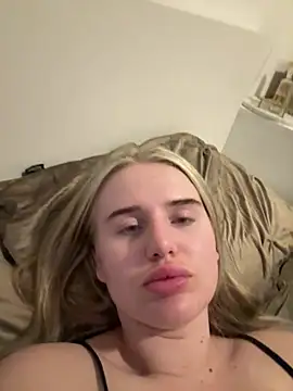 yourhornyslut webcam