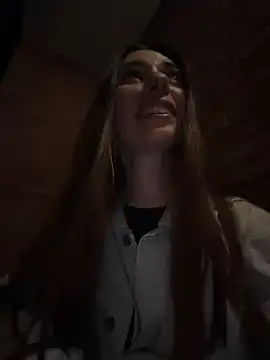 AmelieCrystal webcam
