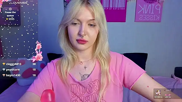 BlondieSummer webcam