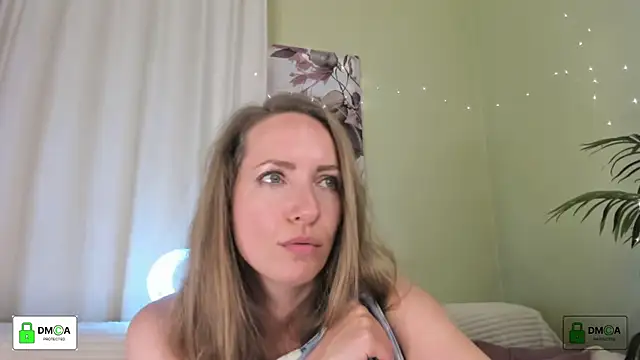 Queenymel webcam