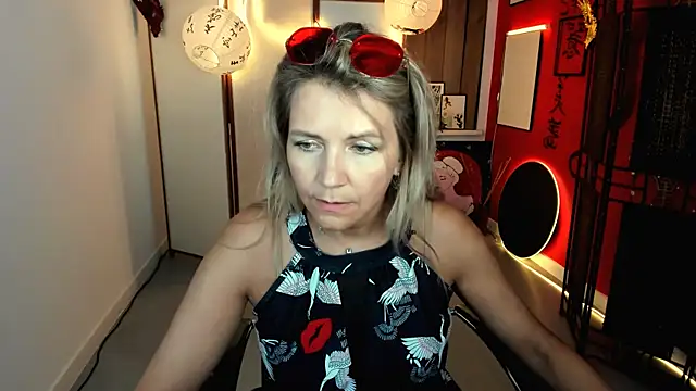 NicoleHitman webcam