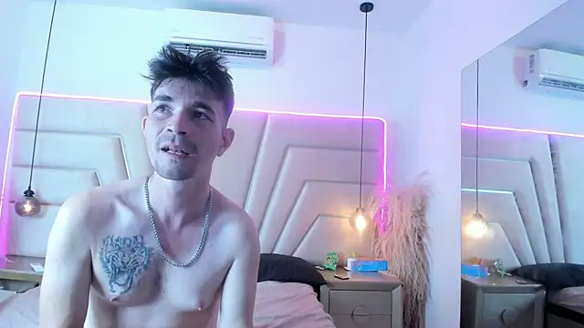 Luna_and_Axell webcam