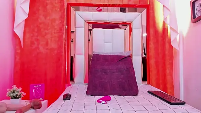 Naomi_curvy69 webcam
