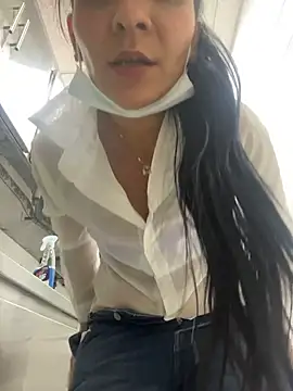 LuxeBrunetteXXX webcam