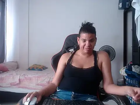 Adriana_0312 webcam