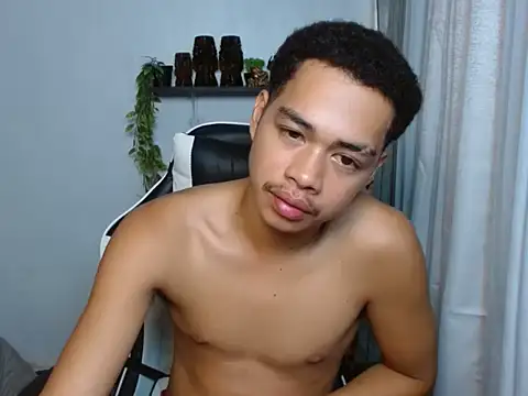 curlyasian_njxx webcam