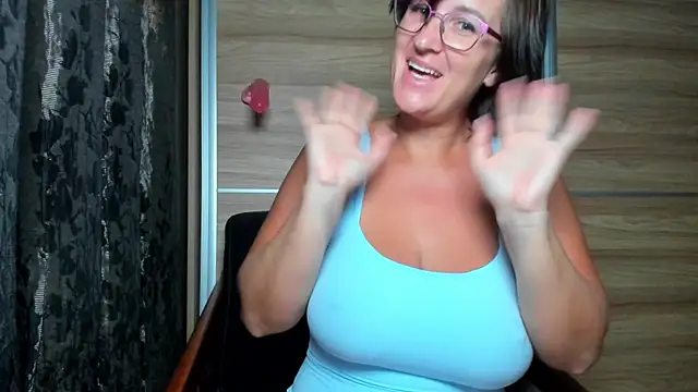 CurvyJules69