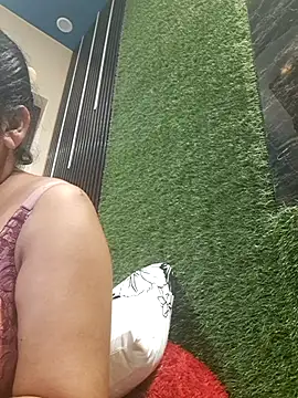 shanvii (F milf) - Split on boobs