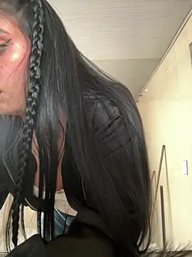 LilacNoir webcam