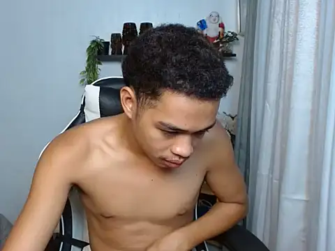 curlyasian_njxx webcam