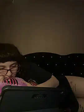 Lennore live cam on StripChat