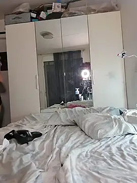 SweetSun69 live cam on StripChat