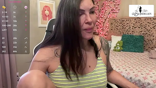 Gypsy_Rebellion live cam on StripChat