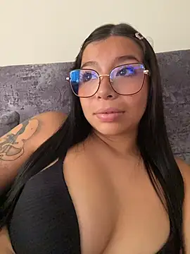 maaddyXXX live cam on StripChat
