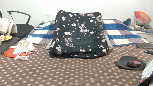 Girlhornyx webcam