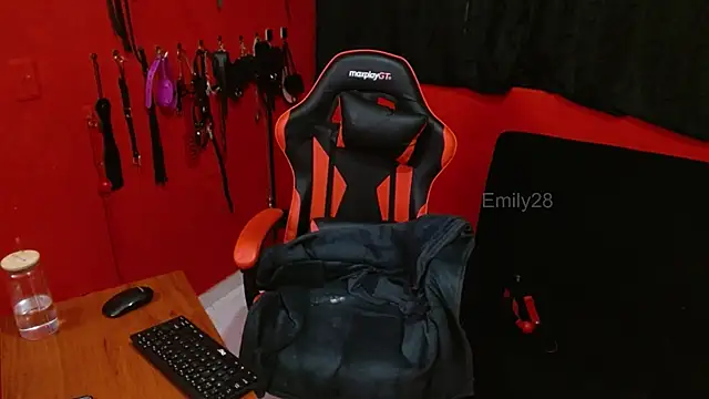 Emily_Slave28 webcam