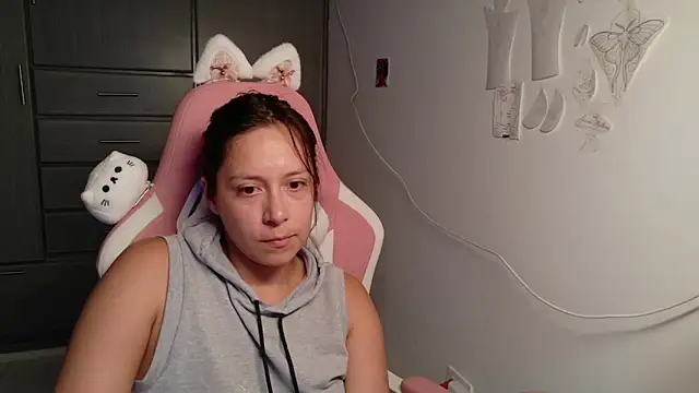MommyMiaWs webcam
